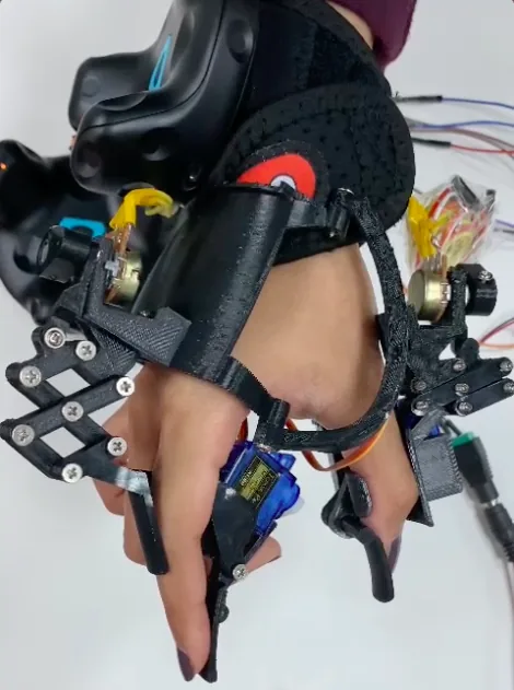 Haptic Telexistence Robotic Arm Using VR System — figure 2